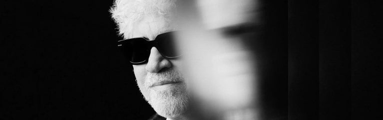 Todo lo que debes saber sobre la Fotofobia: enfermedad que sufre Pedro Almodóvar