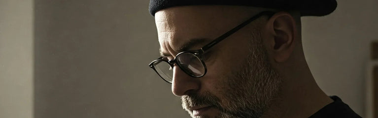 David Pelicer trabajando en un diseño de gafas para Etnia Barcelona