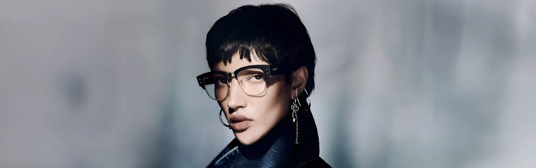 Mujer modelo con gafas y una chaqueta