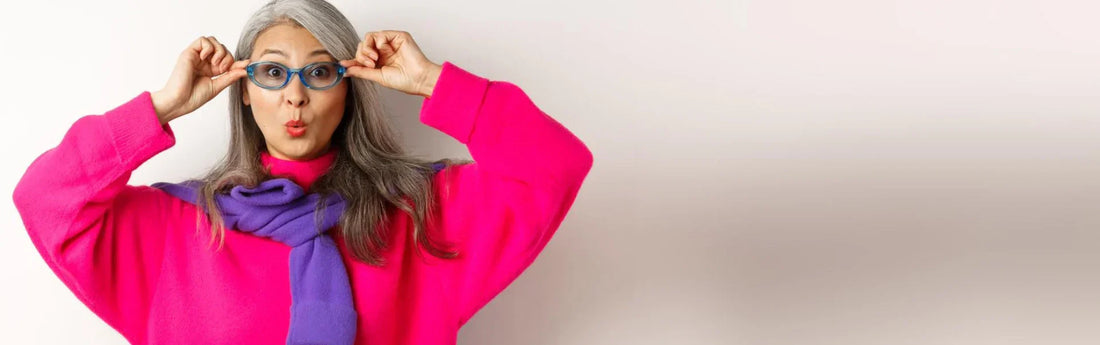 Siempre a la moda: 15 colores de gafas trendy para pelo canoso