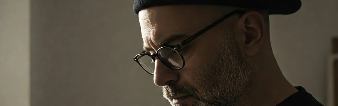 David Pelicer trabajando en un diseño de gafas para Etnia Barcelona