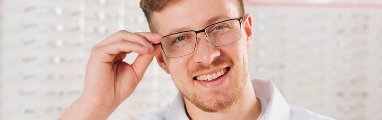 Diferencias entre gafas progresivas vs. bifocales: ¿Cuál elegir para corregir tu vista?