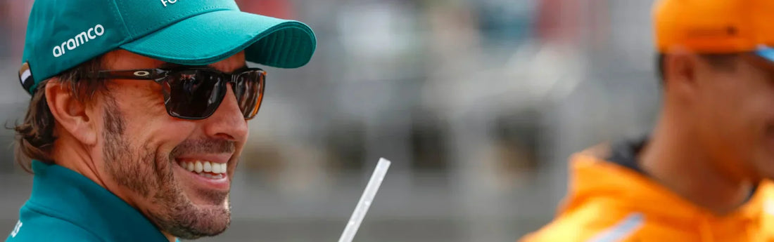 Fernando Alonso con sus gafas Oakley en una carrera
