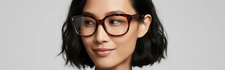 Gafas para Caras Largas y Delgadas: Escoge el Estilo que Hace Lucir Mejor tu Cara