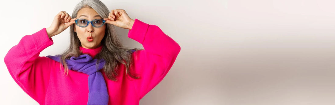 Siempre a la moda: 15 colores de gafas trendy para pelo canoso