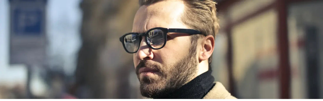 Hombre con gafas y barba