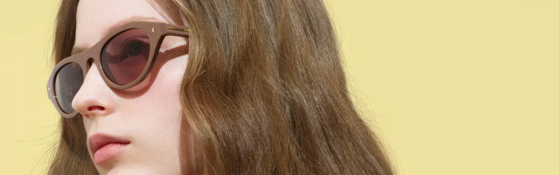 7 Gafas Prada que Marcan Tendencia en 2025: El Ícono de las Gafas Negras y Más Allá