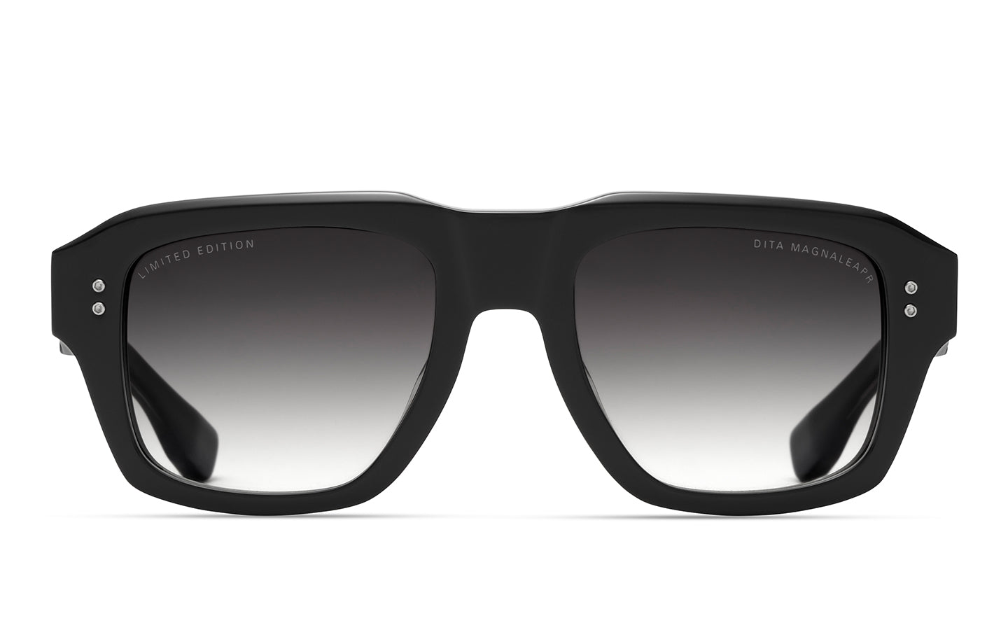 DITA MAGNALEAPR 01 53