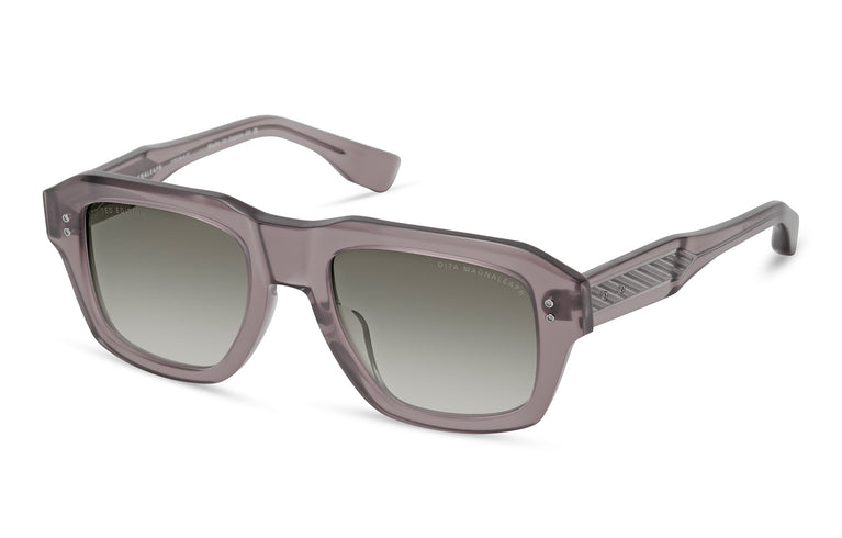 DITA MAGNALEAPR 03 53